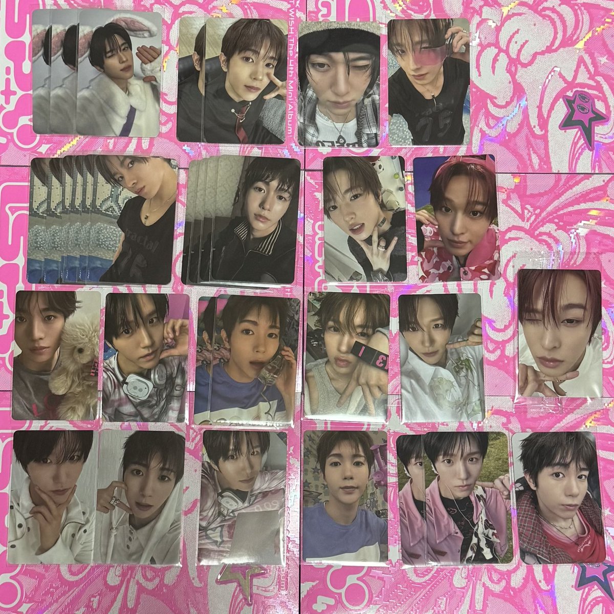 6chani11's tweet photo. NCT WISH nctwish ISPY トレカ 交換 初回限定  特典 タワレコ HMV applemusic 着ぐるみ

【譲】1枚目 

【求】2枚目（🟥>🟦）

数枚初期難有りのトレカあります。
比率違いも検討しますので、お気軽にお声がけください🙂‍↕️
郵送またはドリフェス、イリチル初日での交換希望です。 https://t.co/a2mJQTGafF