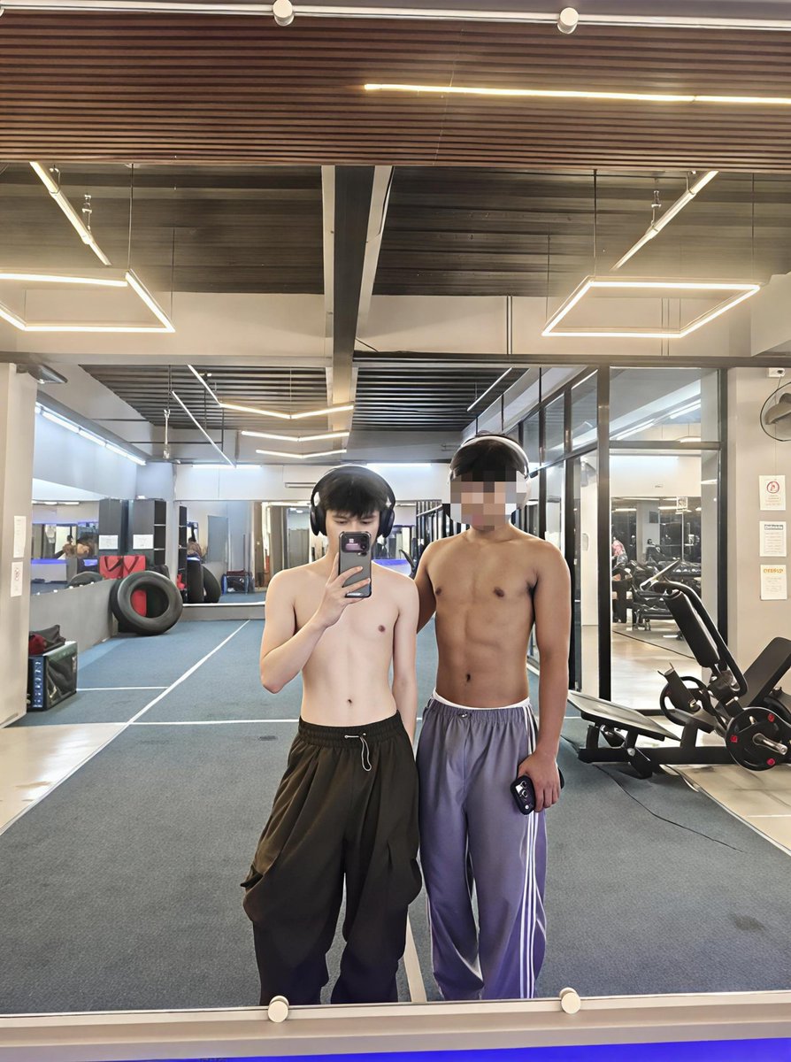 angraycat1998's tweet photo. My new coach @urken99 😽 https://t.co/YJ7IpgFJul
