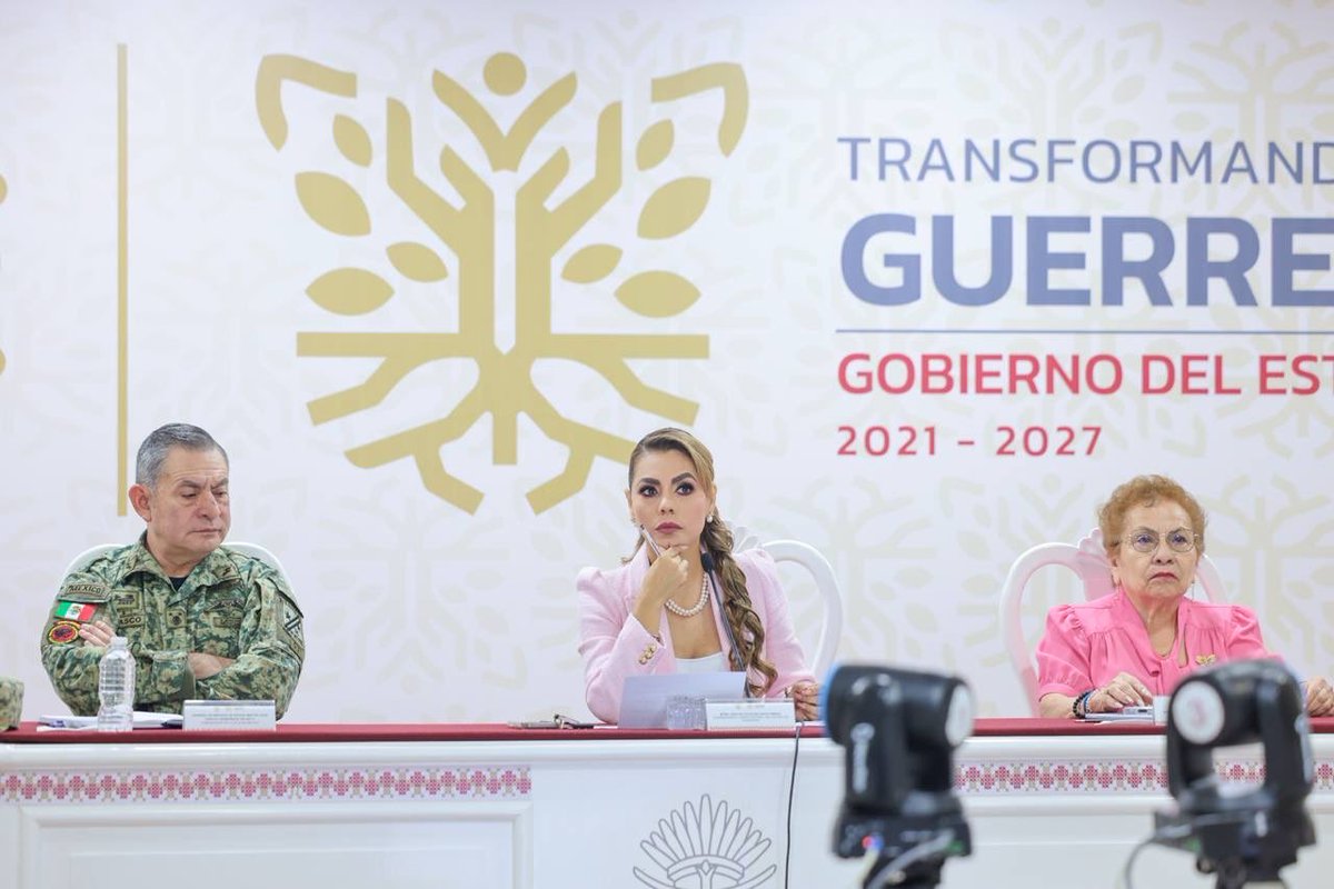 EvelynSalgadoP's tweet photo. En la Mesa de Coordinación para la Construcción de la Paz, junto a las instituciones federales y estatales, damos seguimiento permanente a los temas prioritarios de seguridad en Guerrero y fortalecemos las estrategias de prevención y atención en las distintas regiones del estado.

Mantenemos el trabajo coordinado y la presencia en territorio para atender las necesidades de la población y contribuir a la tranquilidad de las familias guerrerenses.