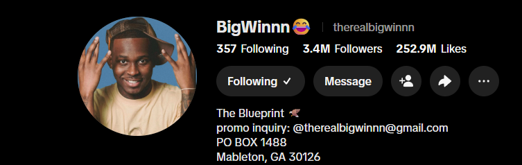 WreckTheWeb's tweet photo. He has more followers than her on both platforms https://t.co/DEbEwooLja
