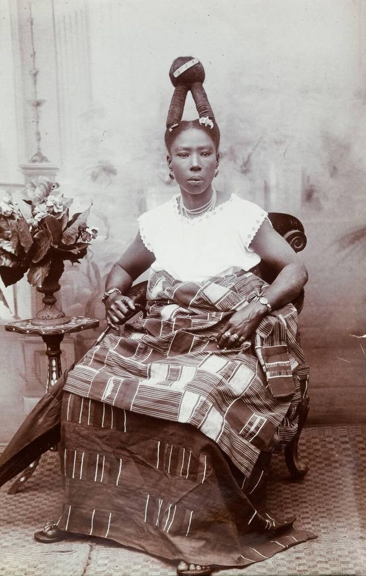 fantevoice's tweet photo. Vintage Fante Woman with her Fante hairdo (Makai) 🪮💕😘 https://t.co/mjm4lvaH9r
