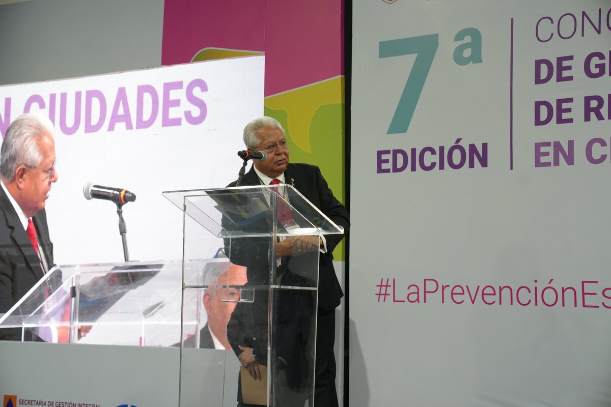 CANACOMexico's tweet photo. Encabezan Myriam Urzúa Venegas, secretaria de @SGIRPC_CDMX y @V_Camposeco, presidente de #CanacoCDMX, la inauguración de la 7° edición del Congreso Internacional de Gestión Integral de Riesgos y Resiliencia en Ciudades.
Durante su intervención, el titular del https://t.co/i33M6R664a
