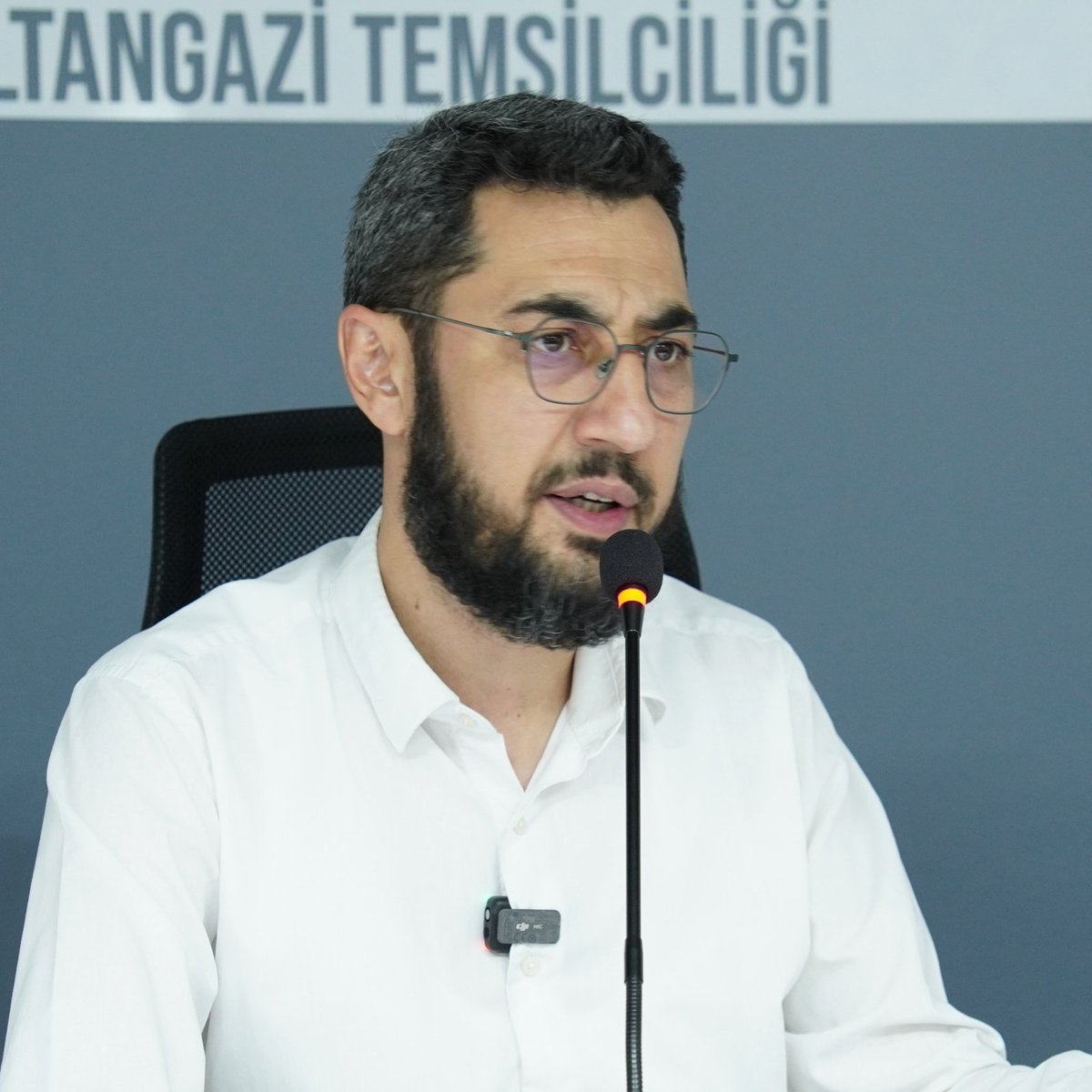 dailyislamist's tweet photo. 🗣️ İlahiyatçı Abdullah İmamoğlu:

"Azerbaycan’da uygulanan başörtüsü yasağına karşı yaptığım konuşmalar nedeniyle, zalim Aliyev rejimi hakkımda uluslararası yakalama kararı çıkartmış.

Ne pahasına olursa olsun; reel siyasetin, iktidar hesaplarının, konjonktürün veya çıkar ilişkilerinin arkasına sığınmadan, sadece Allah rızası için zalimin zulmünü haykırmak, İslam’ın şiarlarını yükseltmek bizim için onurdur.

Bugün Azerbaycan’da başörtüsü zulmüne maruz kalan kardeşlerimizin yanında saf tutmayı, kadınlarımızın namusu ve başının tacı olan başörtüsüne sahip çıkmayı bize nasip eden Allah’a hamd olsun.

Bedeli ne olursa olsun haktan vazgeçmeyeceğiz."