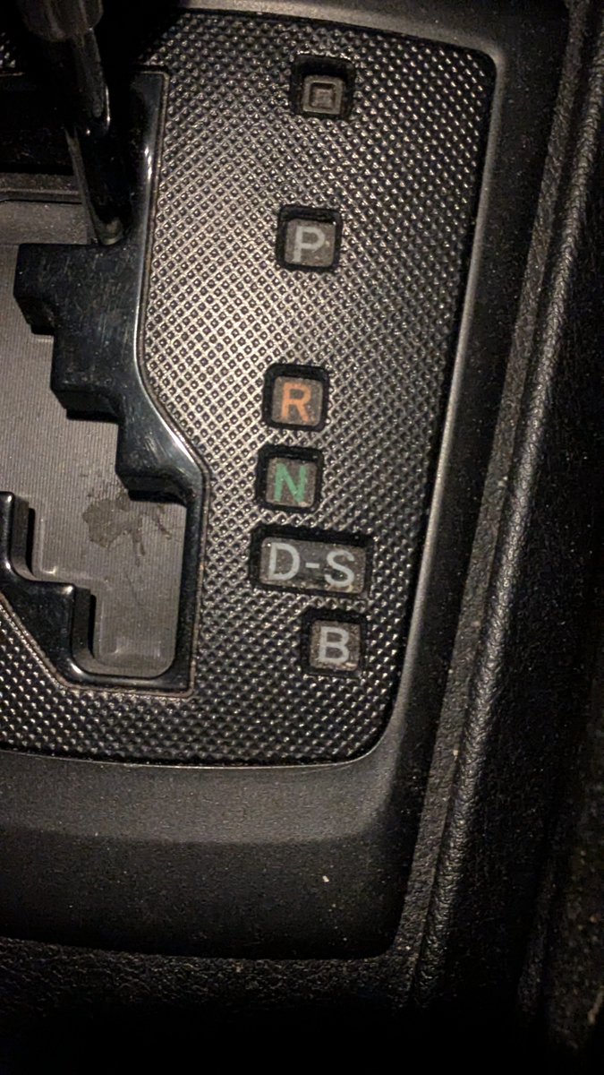 misaka_86's tweet photo. ガソリン車のBレンジ(CVT採用車)はエンブレを効かせるためのレンジです
5速や4速ATで言うローギア(L)にあたります

Sレンジはセカンドギア(2)にあたります

こんな事も知らない💩🐎🦌は車を運転しないで下さい https://t.co/gRLQ0yS0rP