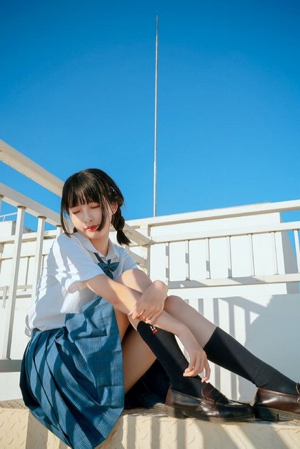 LilaTurnerap's tweet photo. 昼はさっさとカップ麺で済ませたけど、夕方に友達から『今から家でゲームする？』って連絡来て、急遽晩御飯はピザ頼むことにした。冷蔵庫空っぽだったから助かる。頼みすぎてしまいそうだけど、 https://t.co/yDzgPZ4woB