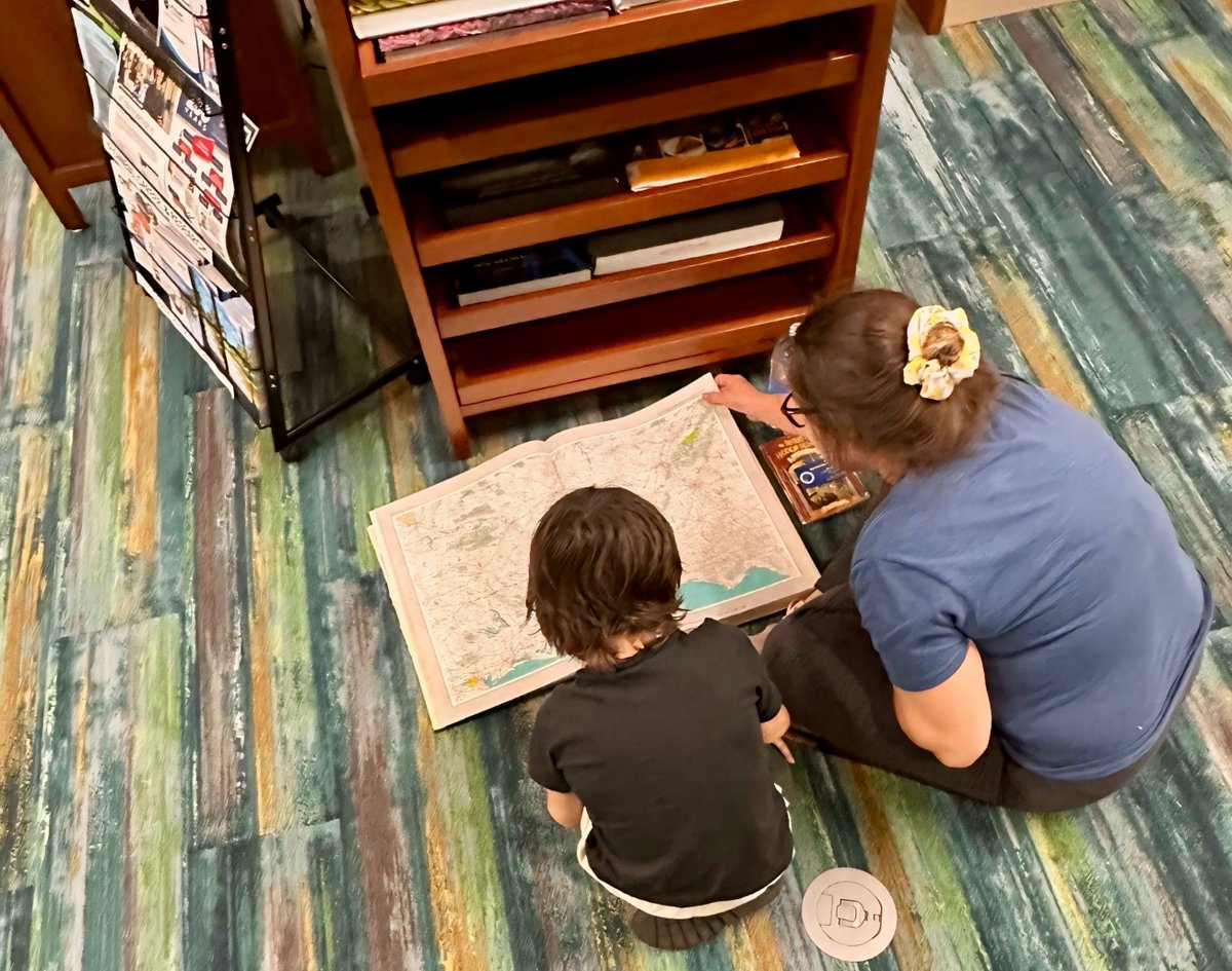 BBCityLibrary's tweet photo. Get comfortable and explore!

#BoyntonLibrary https://t.co/9chXWkIkpV
