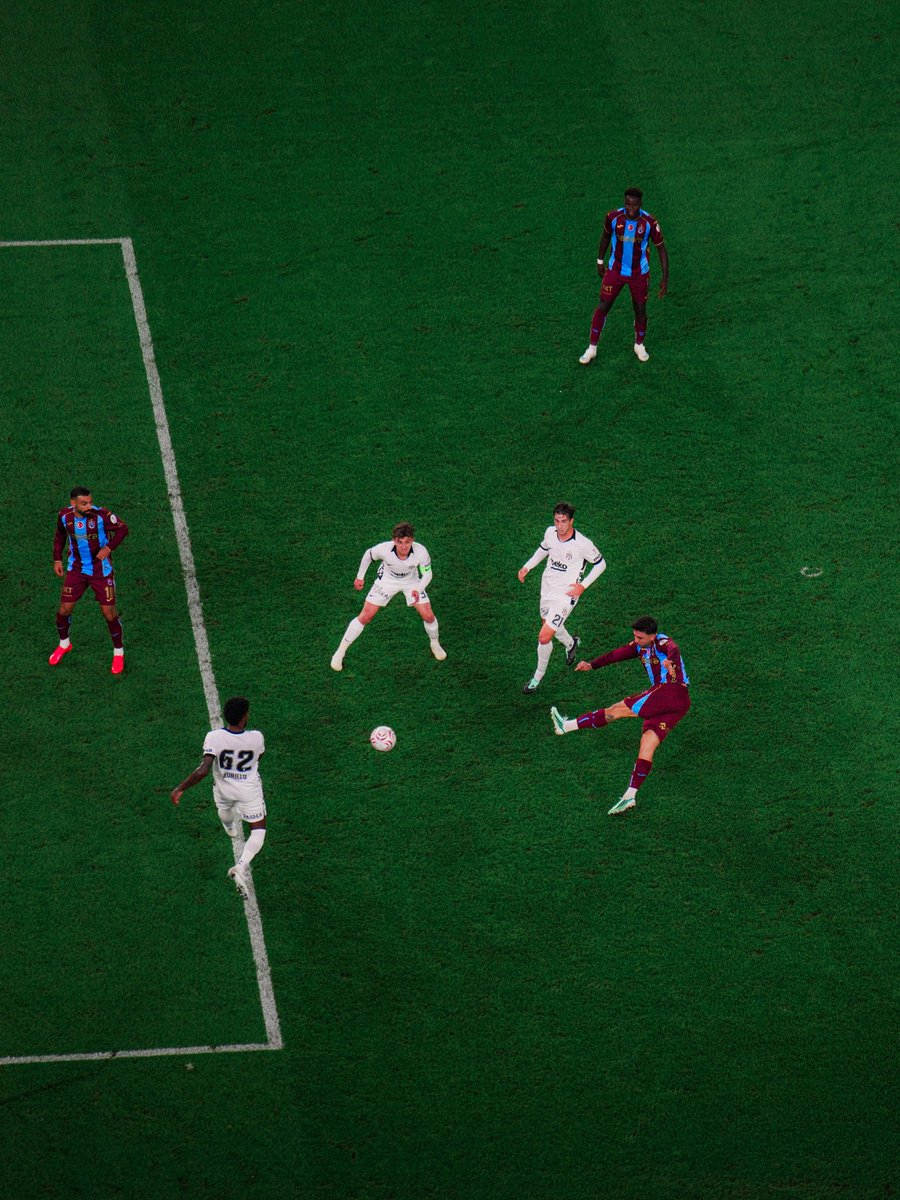 KitAjans's tweet photo. Trabzonspor, Beşiktaş karşısında ilk yarıyı 1-0 önde kapattı. https://t.co/j4O6rPKrrm