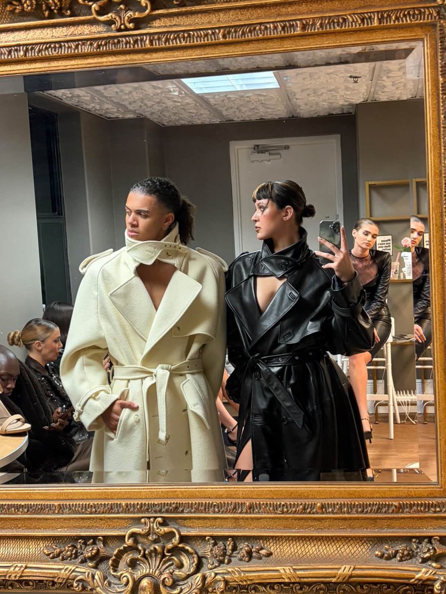 truesuce_TWAH's tweet photo. backstage at the show last week 🤫 https://t.co/SdTW1vngLv