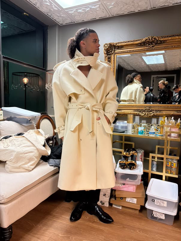 truesuce_TWAH's tweet photo. backstage at the show last week 🤫 https://t.co/SdTW1vngLv