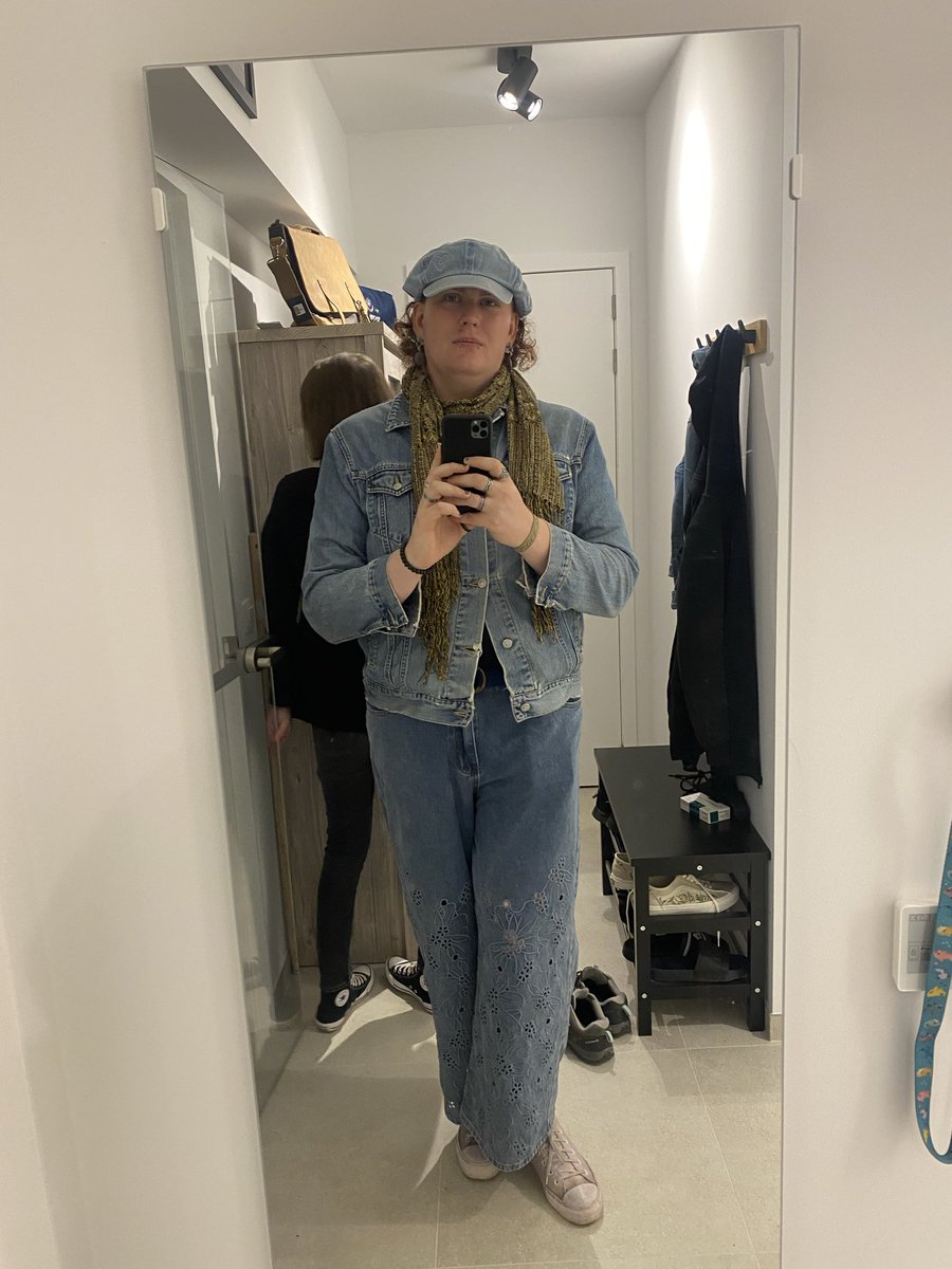 TallBitchKaithy's tweet photo. Thrifted some stuff on an art market. Was told this gives beatnik vibes. https://t.co/4ZPqUTqsHM