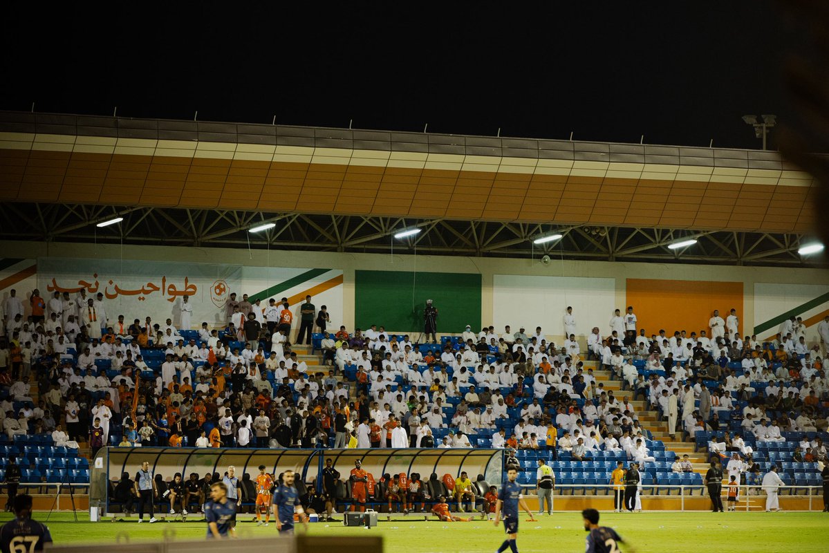 club_zulfi's tweet photo. وقفة جمهور أصيل ، محزم لنا ما يغيب 

شكرًا لتواجدكم يا عزوتنا وسندنا 🙏🏻 🧡 https://t.co/i1XXfjrmsX