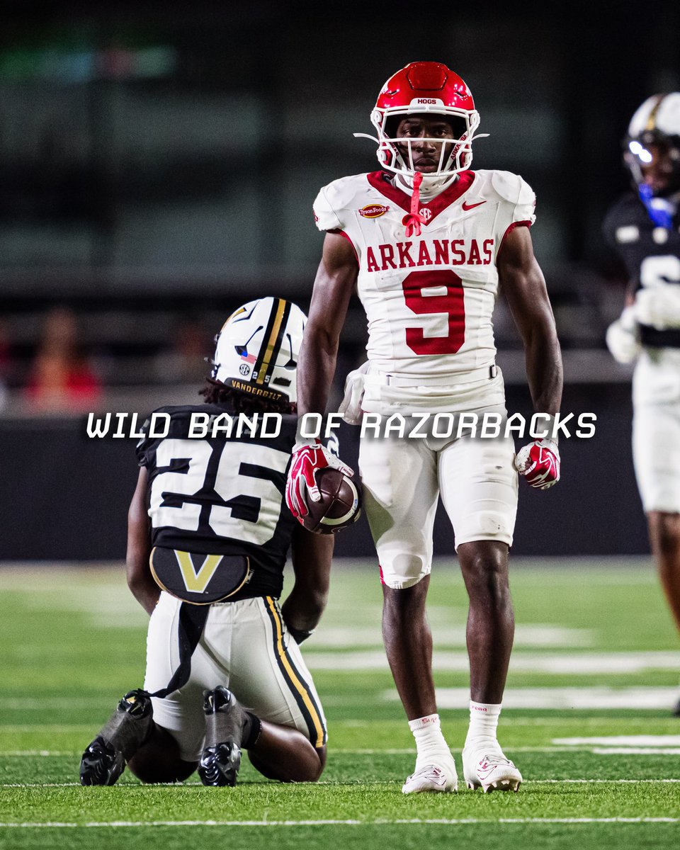 RazorbackFB's tweet photo. One team. 🐗 https://t.co/f15O8rcgtA