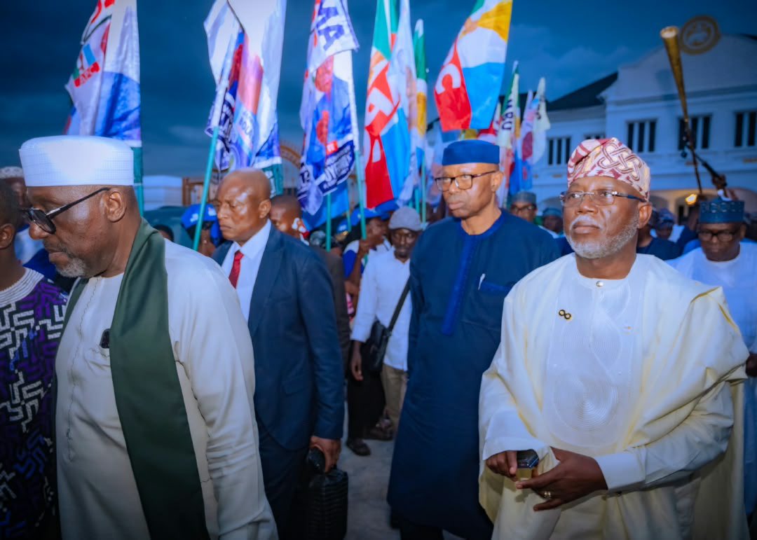 OndoStateOnline's tweet photo. TINUBU 2027: YARI, AIYEDATIWA, OTHERS HOLD CONSULTATIVE MEETING WITH OONI OF IFE

Ondo State Governor, His Excellency, Hon. Lucky Orimisan Aiyedatiwa, on Sunday joined a delegation of national leaders of the All Progressives Congress (APC) on a consultative visit to the Ooni of Ife, Oba Enitan Adeyeye Ogunwusi, at Ile-Ife, Osun State. 

The delegation, led by Senator Abdulaziz Yari Abubakar, the Director-General of the APC Presidential Campaign Council, met with the monarch to seek support for the reelection of President Bola Ahmed Tinubu. 

Other APC leaders in the delegation included former APC National Chairman, Dr Abdullahi Umar Ganduje; Osun State Deputy Governor, Prince Kola Adewusi; former Ondo State Governor, Dr Olusegun Mimiko; former Speaker of the House of Representatives, Patricia Olubunmi Etteh; former Sokoto State Governor, Senator Aliyu Wamakko; former Imo State Governor, Senator Rochas Okorocha; and former Gombe State Governor, Senator Danjuma Goje, among others.