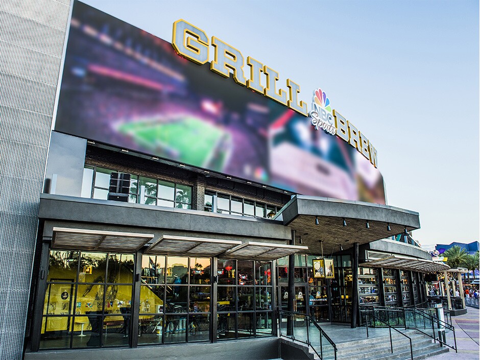 ThemeParkShark's tweet photo. NBC Sports Grill &amp; Brew at Universal CityWalk has a three-dish menu for the 2026-27 NBA season: Onion Hoop, Slam Dunk Chicken Bacon Ranch Sammie and PB &amp; Jammm.

@UniversalORL https://t.co/z3S1uEoGLd