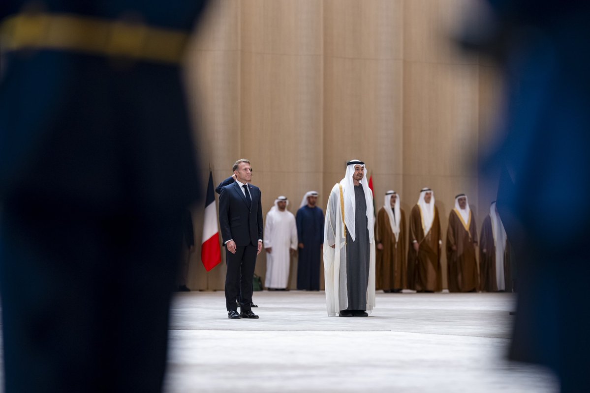 MohamedBinZayed's tweet photo. خلال لقائنا اليوم في أبوظبي، بحثت وفخامة الرئيس إيمانويل ماكرون العلاقات التاريخية الإستراتيجية بين الإمارات وفرنسا وسبل تعزيزها بما يدعم الازدهار المشترك، إلى جانب التطورات الإقليمية والعمل من أجل السلام والاستقرار في المنطقة والعالم. العلاقات الإماراتية-الفرنسية تقوم على أسس قوية وحريصون على مواصلة دفعها إلى الأمام وتعزيز شراكتنا التنموية طويلة الأمد من أجل مستقبل أفضل للبلدين والشعبين.