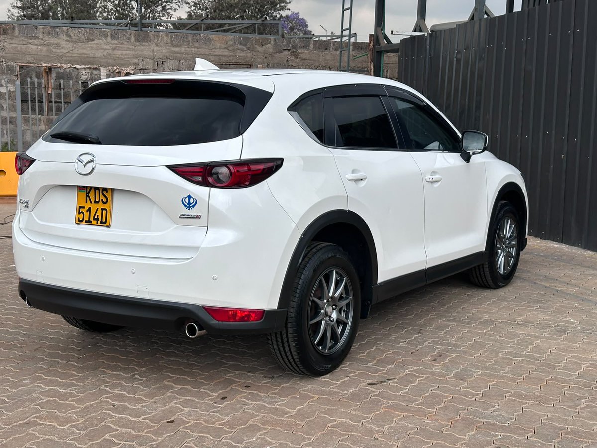 Evansknti's tweet photo. QUICK SALE 🔥 🔥 

*Mazda CX-5 Diesel AWD*
✅ KDS, Year 2017
✅ 2200cc
✅ Diesel engine 
✅ Lane assist 
✅ Heads-up Display 
✅ All Wheel Drive 

*Asking Price - 2,350,000*
Call or WhatsApp 0757753782 https://t.co/aKy8jd4KAN