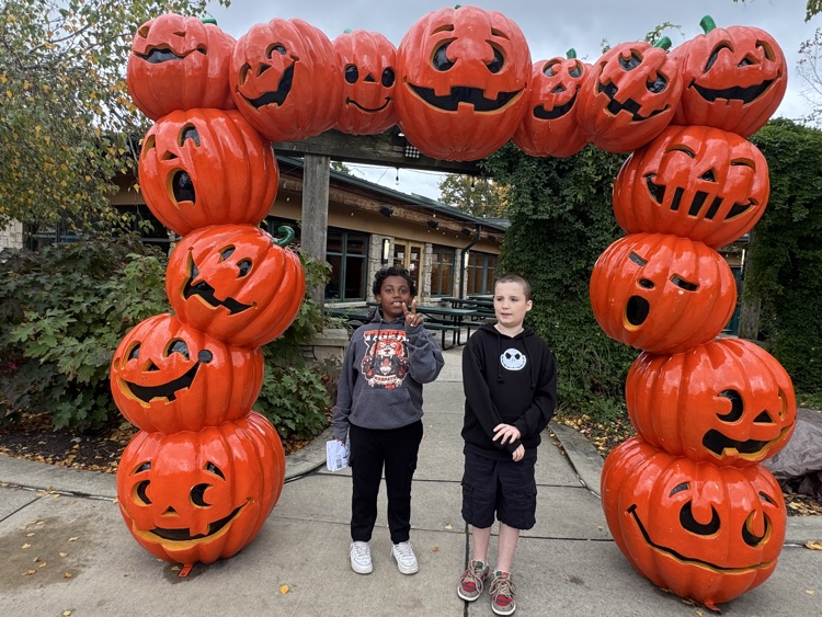 MassillonSchool's tweet photo. Last week, Mrs. Hissner’s, Miss Rohr’s and Miss Rodak’s classes headed to the Akron Zoo for a day of learning and fun!🐾🦁🐯 https://t.co/ayYLAMgrwd