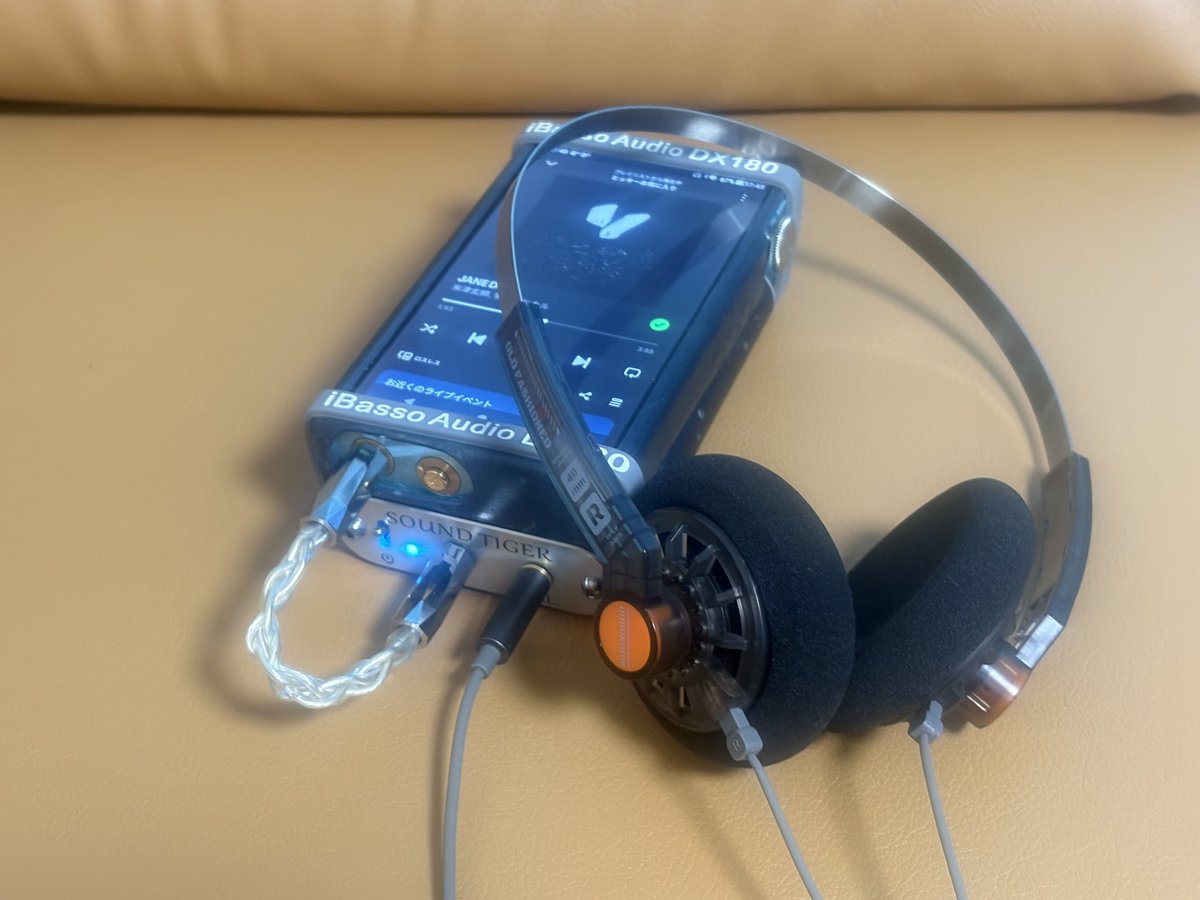 oyajipanda1774's tweet photo. おはようございます

FIIO DT11とMUSE HiFi M3 Ultra のコンビでOLD FASHIONED  を鳴らしたら音が荒いし臨場感が足りずイマイチだったのでDX180と🐯のコンビで鳴らしたら圧倒的な
臨場感に心を奪われました

ヘッドホンはOLD FASHIONEDで
大満足です https://t.co/2N3uIItlwi