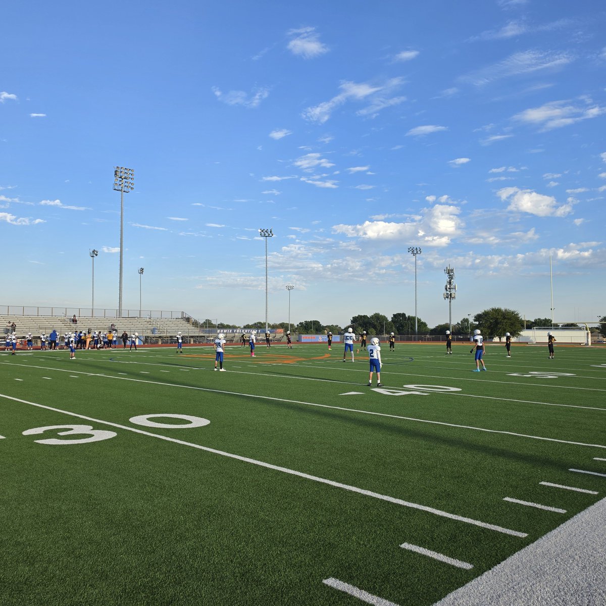 AISD_ATH's tweet photo. Barnett Vs Rodriguez 7th Grade
#CultivatingChampions
#MakingDreamsHappen
@ArlingtonISD @THSCAcoaches @OfficialTHSADA 
#WeAreArlingtonISD https://t.co/iUFm7RCaMx