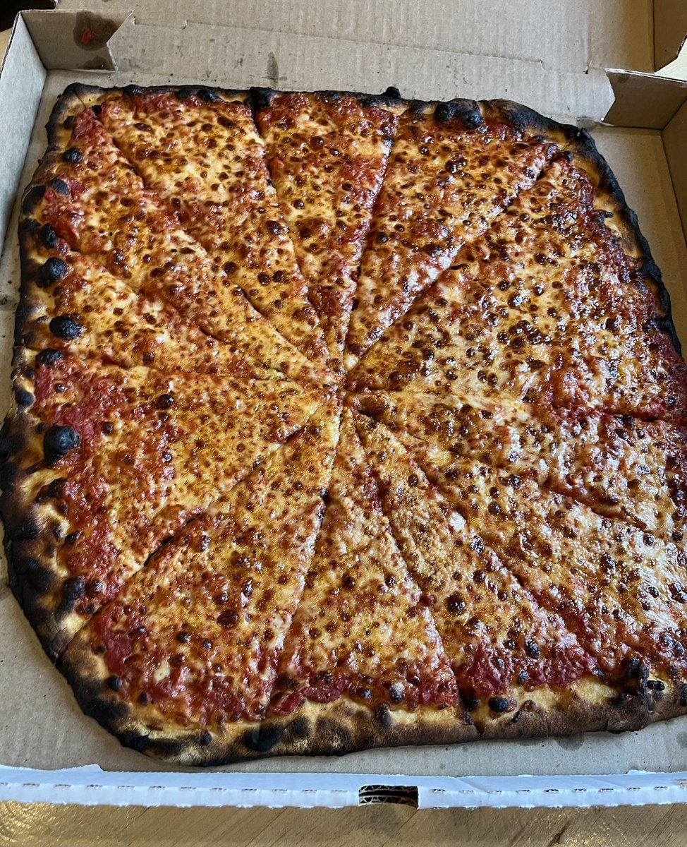 Chris_Grosse's tweet photo. Look at these CT pies and tell me there are states with better pizza than Connecticut. You simply cannot. https://t.co/vkk6UO0QUQ