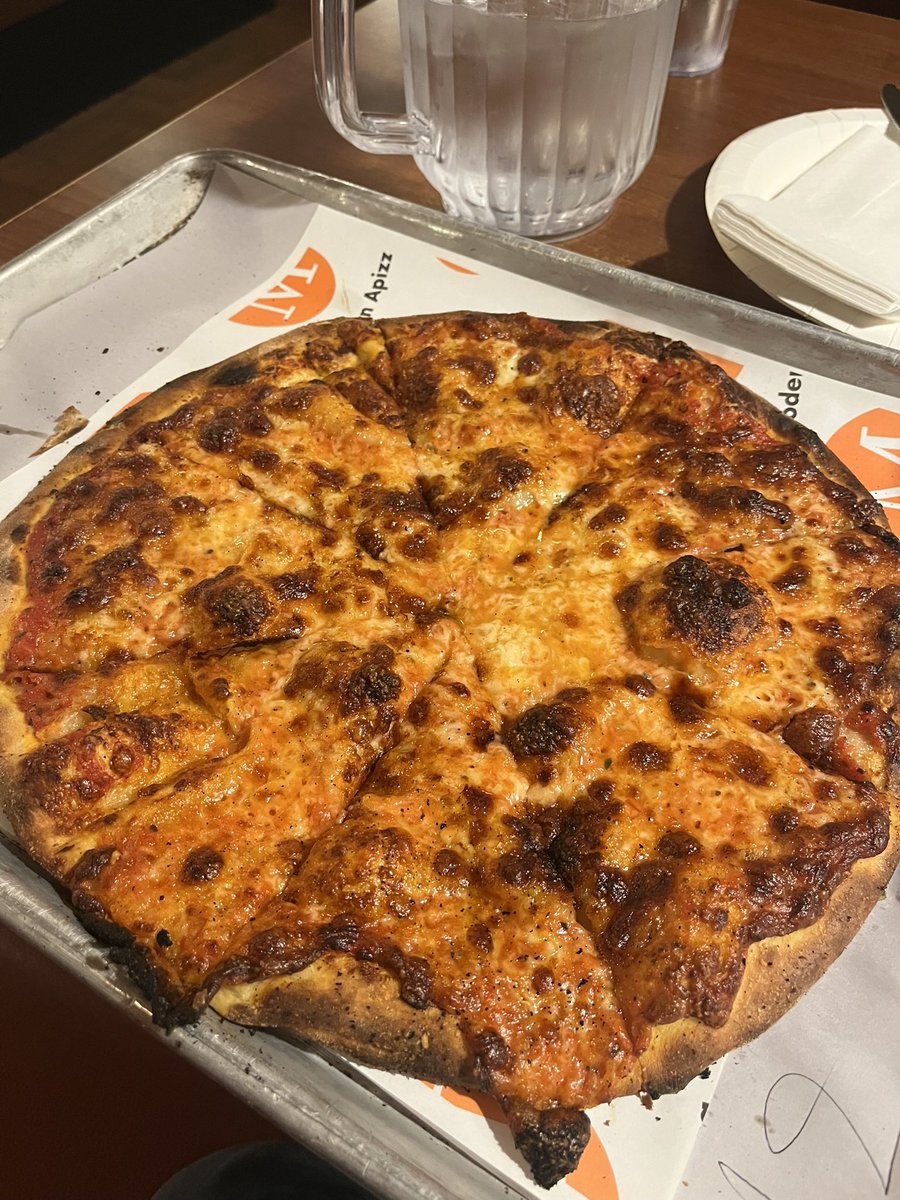 Chris_Grosse's tweet photo. Look at these CT pies and tell me there are states with better pizza than Connecticut. You simply cannot. https://t.co/vkk6UO0QUQ