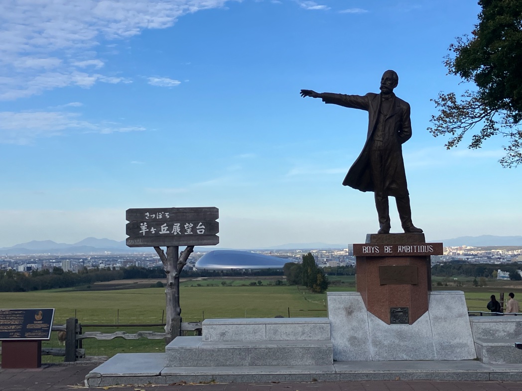 HINOsDiary's tweet photo. 2泊3日で北海道・札幌を旅していました！自力でどうにかなる程度の寒さと新鮮な食べ物に囲まれて楽しく過ごすことができました。トリトンは店内飲食叶わずテイクアウトで。あまりの美味しさに感動。本当に北海道の回転寿司ってレベルが段違いですね……!! https://t.co/XB4rurF8Yo