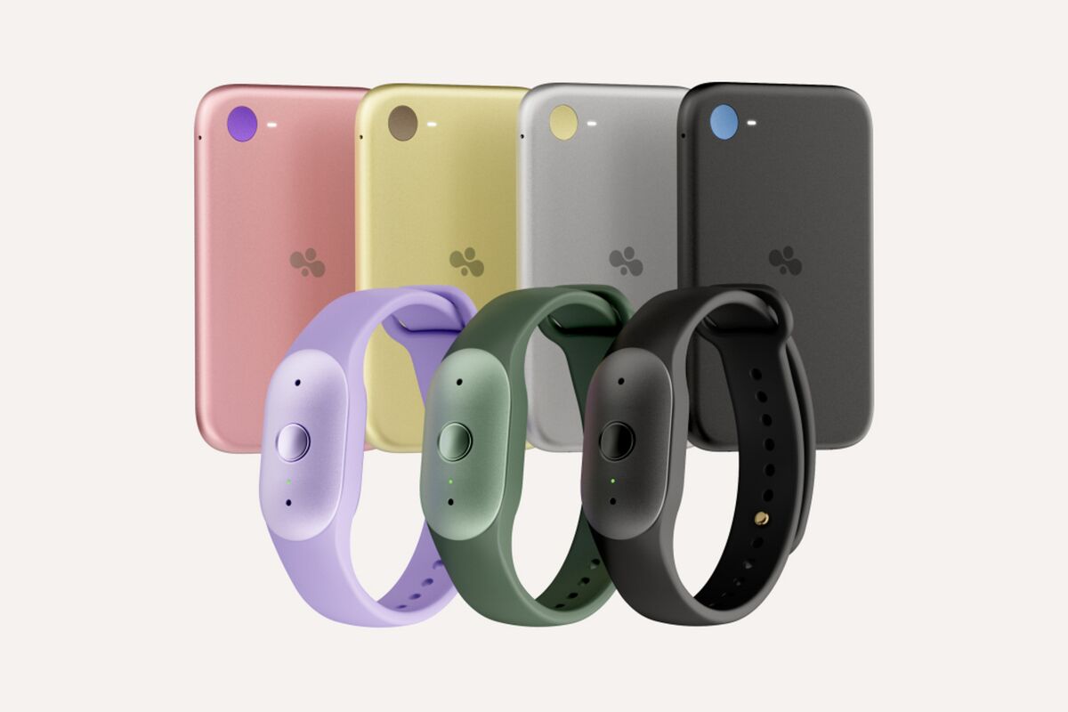 stuntech's tweet photo. Ojo, Amazon reintenta los wearables con IA tras el fracaso de Halo. Se trata de dos dispositivos que graban y analizan todo el día, reutilizando a la startup Bee. Destacan la pulsera Bee Frontier de 74.99 dólares (≈ $1,400 MXN) y el clip Bee Eclipse de 99.99 dólares. https://t.co/Prr2wUHKCd