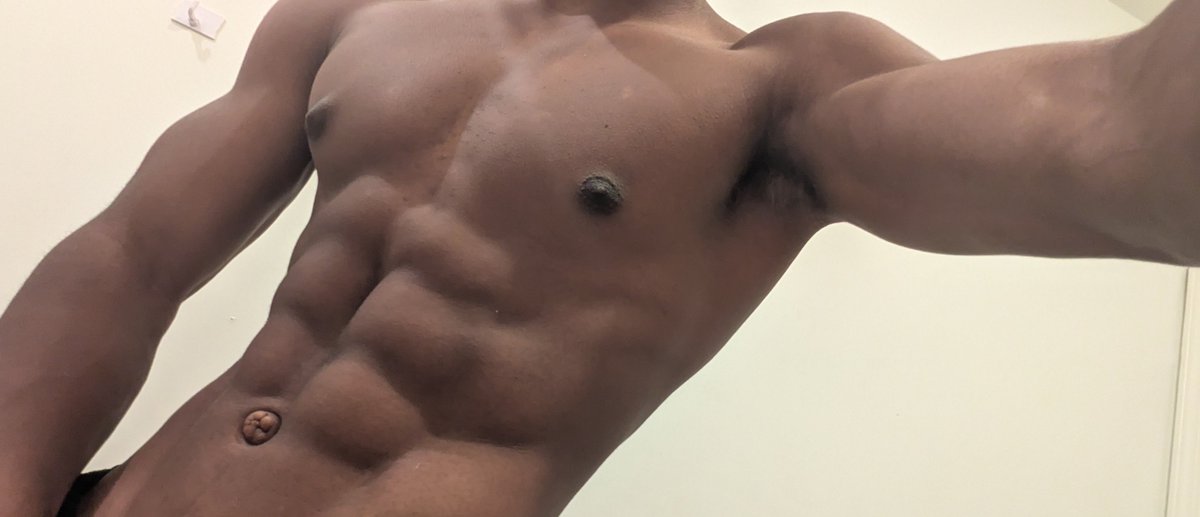 juxtaposishawn's tweet photo. It hurt to flex in these photos thats how hard I was working https://t.co/PLadYWiiud