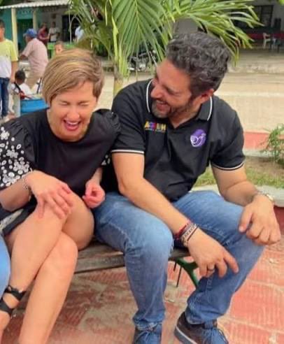ArgiroCasta888's tweet photo. Entonces dijiste en RCN  que nunca has tocado un peso de dineros del estado ? 
Como te parece 😂😂😂 https://t.co/gX4NX98y13