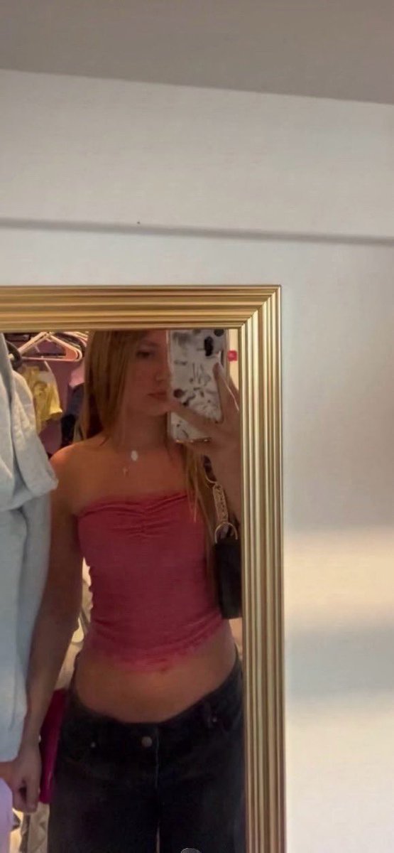 nathan82002gb's tweet photo. who wants to fuck my girl for me https://t.co/bg9Mm3NIjt