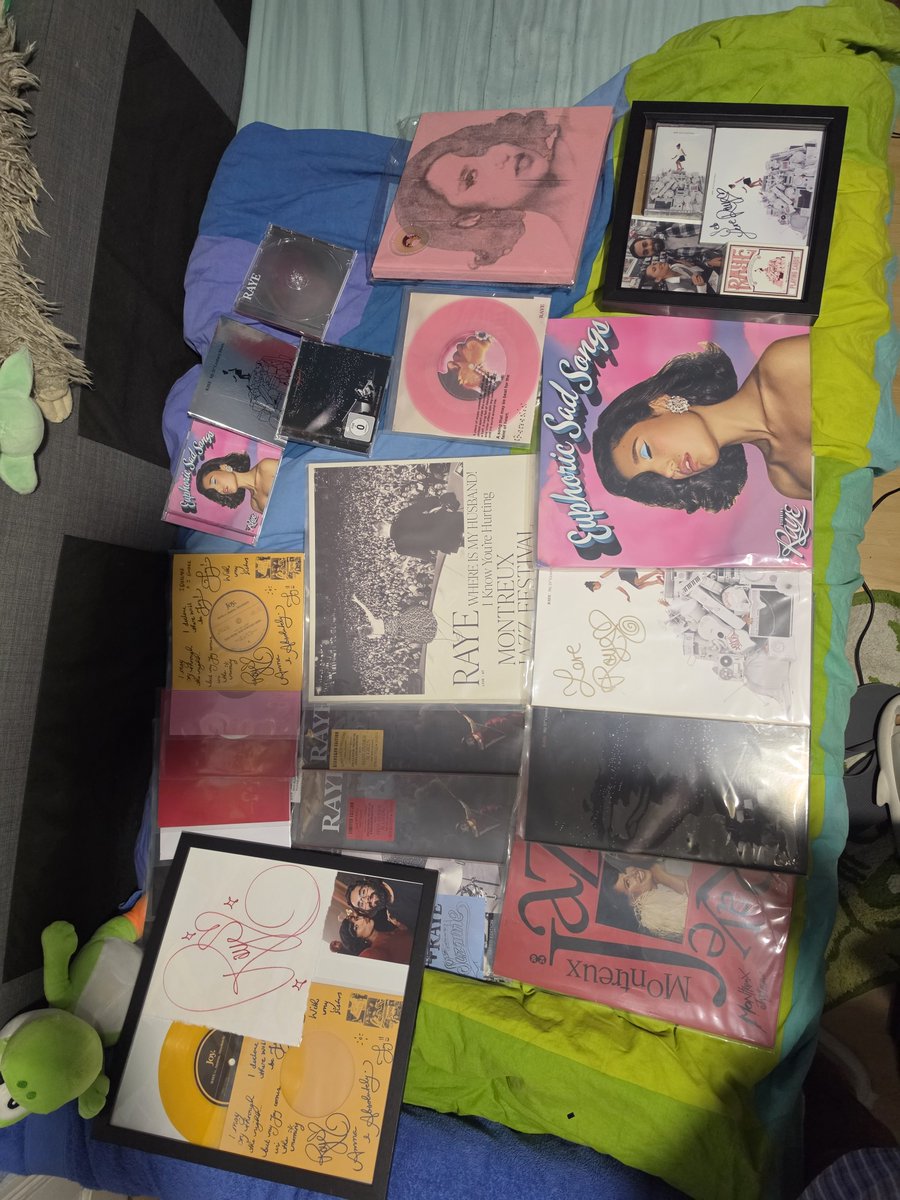 Sebgeo143's tweet photo. @raye I hope this message finds you 🫀🎻🎺 
#raye #thismusicmaycontainhope https://t.co/J5AOHFc7IN