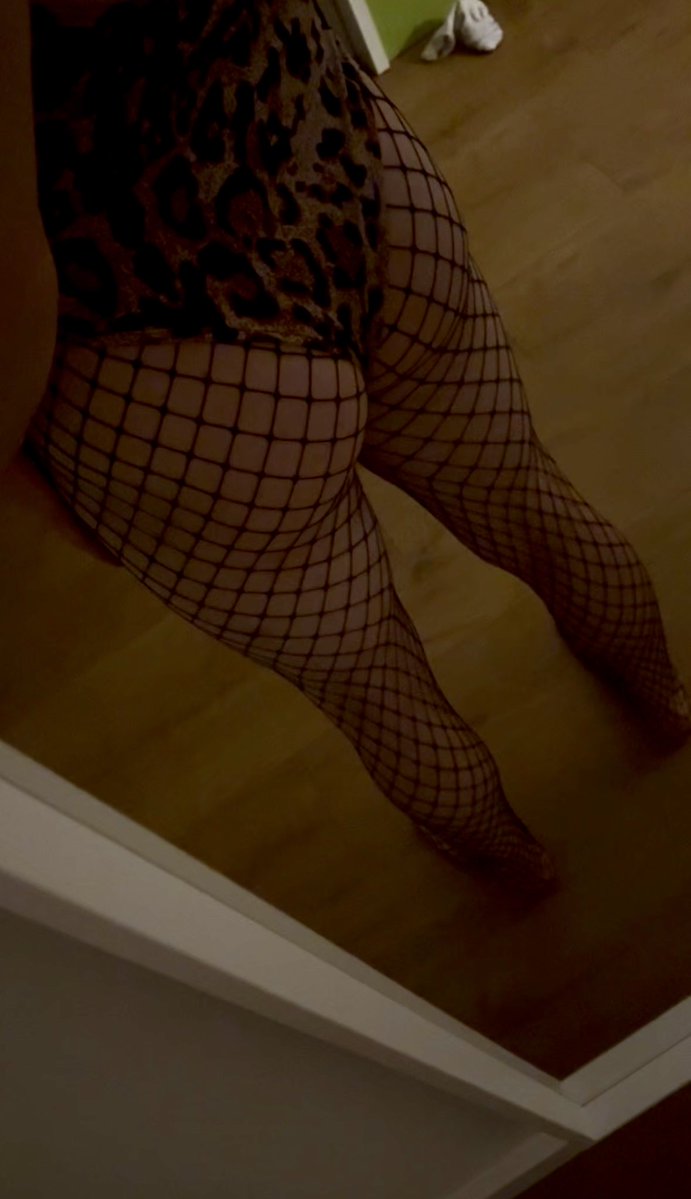 SissyHolly0's tweet photo. I’m at my happiest when I’m dressed like a dumb sissy slut 🥵🫦

I love the way this body suit hugs my ass and legs 😍🙈

#sissy #femboy #femdom #cuck #sissygirl #bnwo https://t.co/jSQLaG7bkV