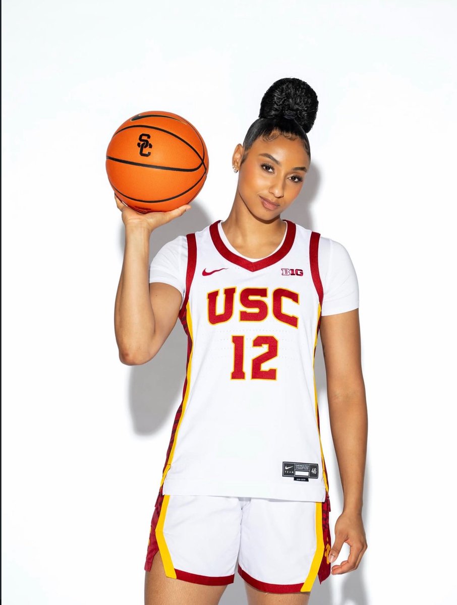 trendyhoopstars's tweet photo. JuJu Watkins! 📸😻🪄 https://t.co/t6jyI8jkwe