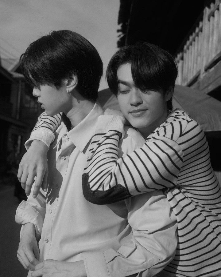 OllieLovesTH's tweet photo. Though I know things will be hard for them, it does make me feel a little better knowing that Dunk and Boom have each other through all of this. They also have G, Tartin, and Kietar by their side, with Dunk also having Figo and Leng and Boom having Mix. 🥹❤️‍🩹 I just hope they continue to be surrounded by people who genuinely love them, support them, and remind them that they don’t have to go through any of this alone. They both deserve so much happiness and support. 🫂❤️

#besevboom #dunknatachai