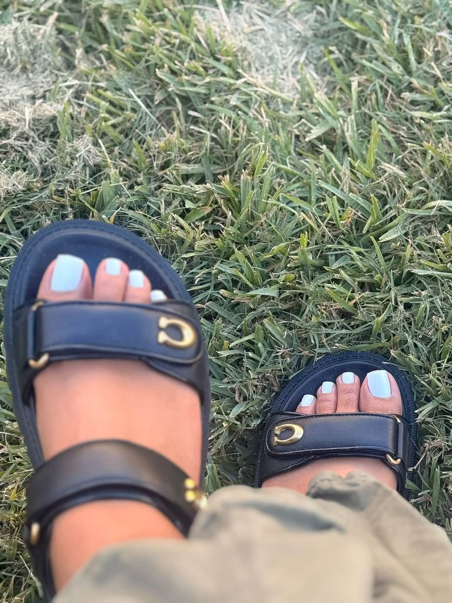 MissAdriiia's tweet photo. Mi cara | Mis pies💋 https://t.co/WwBrVgIm9b