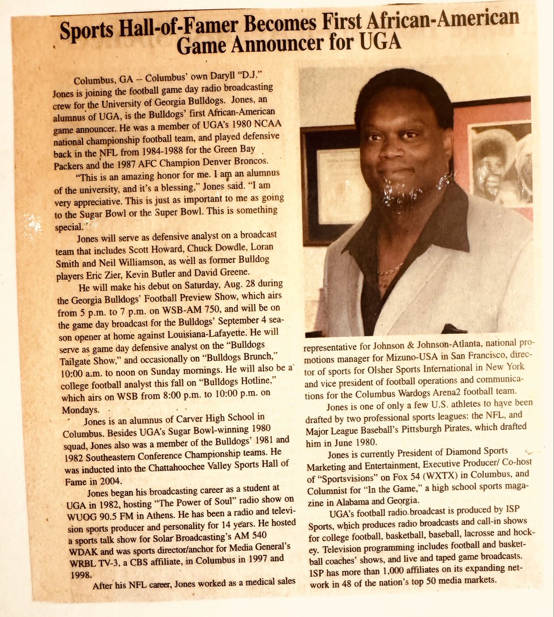 DaryllDJJones's tweet photo. #MemorableMonday
DJ Jones joins the Dawgs Broadcasting Team in Fall 2010
#GoDogs #UGA #ugafootball
#SEC #wsbtv #wsbradio https://t.co/jpzQU08YhA