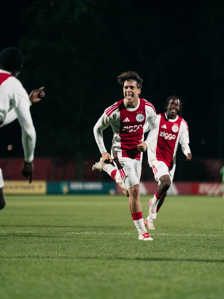 AFCAjax's tweet photo. Monday night win at home ✔️

#ForTheFuture https://t.co/xXkrQgYGOW