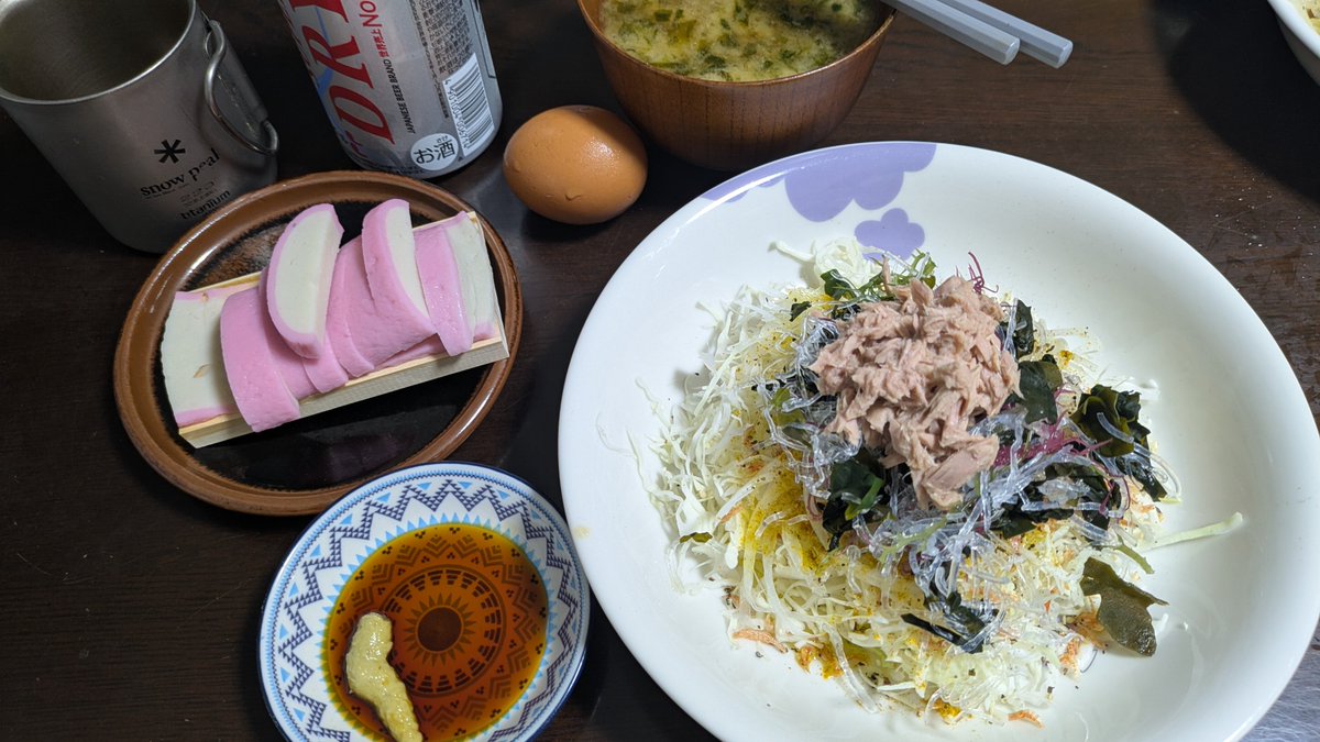 yonrokublog's tweet photo. 昨日の1日1食飯
・食前にバナナ
・いつものキャベツサラダ海藻
・半熟玉子
・あおさとろろ昆布味噌汁
・板わさ
・オムレツ
・豚肉としめじ炒めたやつ
・白米
・アサヒスーパードライ
#1日1食 
#オートファジー 
#16時間断食 　快 https://t.co/L9JtLd1Wnf