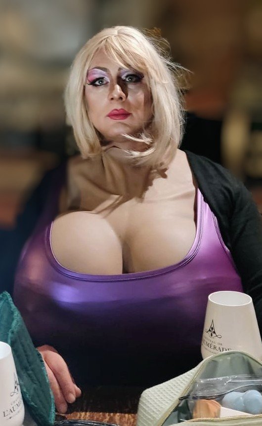LolaQueenPulp's tweet photo. Just Me... #bimbo #curvy #xlimplants #hugetits #blonde https://t.co/Lwfsq5hG0A