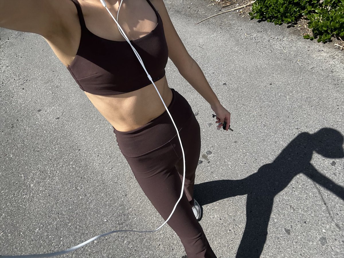 marsmonkey__'s tweet photo. post work out 🥵🥵 hot take: i hate the gym— prefer to do something outdoors instead :) https://t.co/3uaJIMuUeV