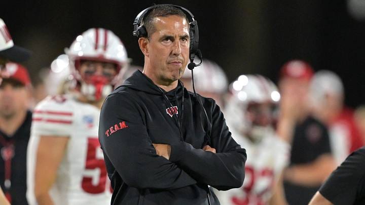 Badger_Notes's tweet photo. What Luke Fickell said about Wisconsin football’s offensive line, running backs and USC dlvr.​it/TVzYCJ https://t.co/FczqVLXhIH