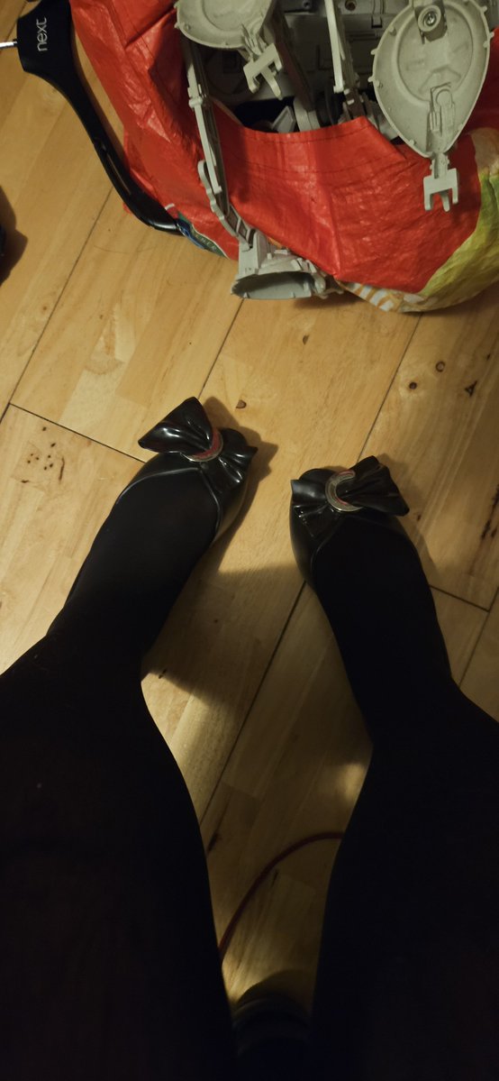 Sissyboyforfun4's tweet photo. Looking for some like minded people simulator age to me in Yorkshire, im looking to also sell content with someone so if you would be up for that please dm me :) #feet #sissy #femboy #footfetish https://t.co/iQ65mp0HKR