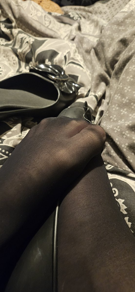 Sissyboyforfun4's tweet photo. Looking for some like minded people simulator age to me in Yorkshire, im looking to also sell content with someone so if you would be up for that please dm me :) #feet #sissy #femboy #footfetish https://t.co/iQ65mp0HKR