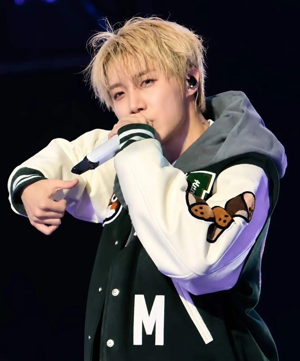 bts2019army's tweet photo. 이때 제이홉 사진 이쁜거 겁네 많아

https://t.co/dJh7EO2o1p https://t.co/9iXn2I3CQh