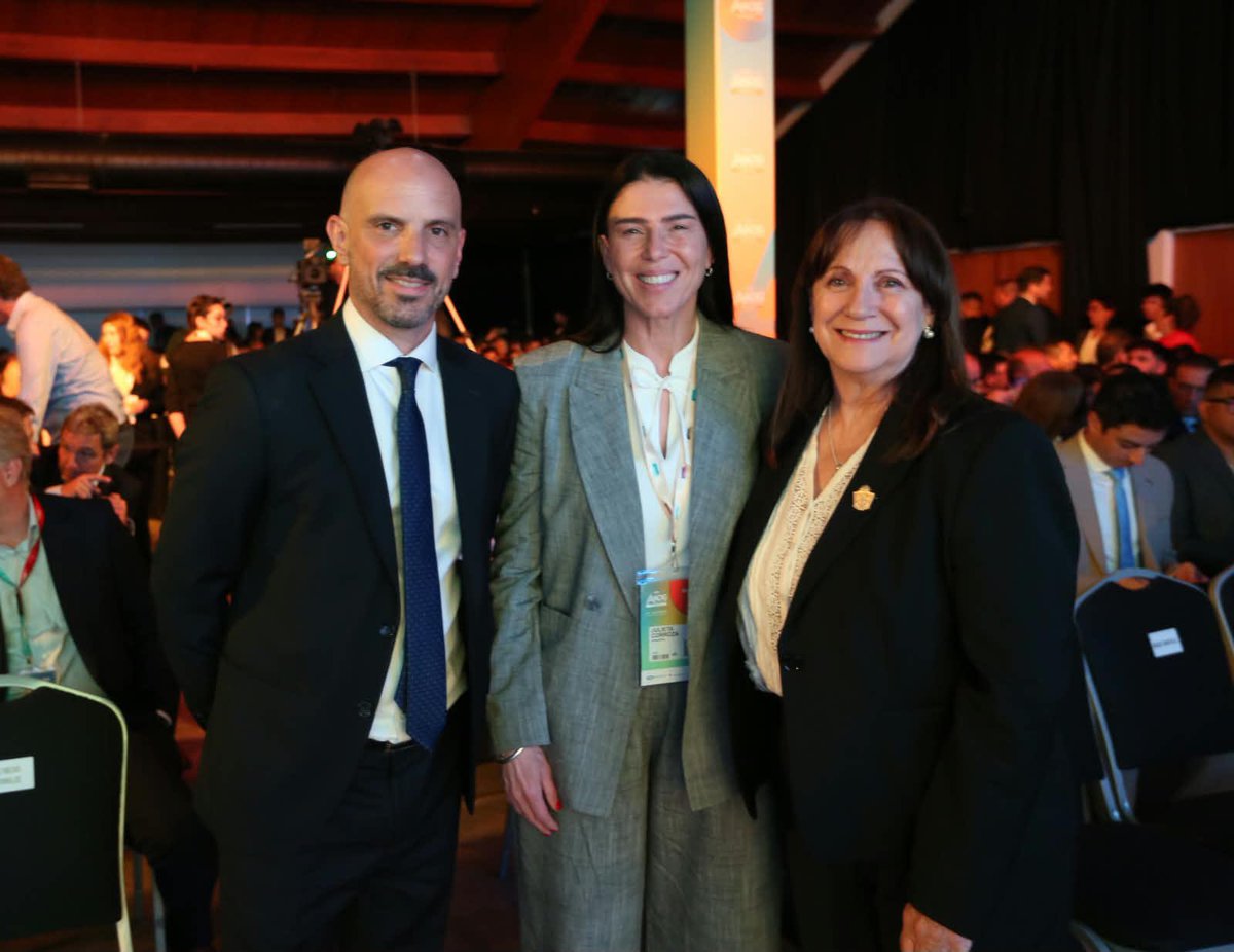 pepeousset's tweet photo. Junto al gobernador Rolando Figueroa participamos de la apertura de la Argentina Oil & Gas Patagonia 2026.

Vaca Muerta representa una oportunidad histórica para Neuquén y para el país. El desafío es transformar ese crecimiento en desarrollo y bienestar para nuestra gente. #AOG2026