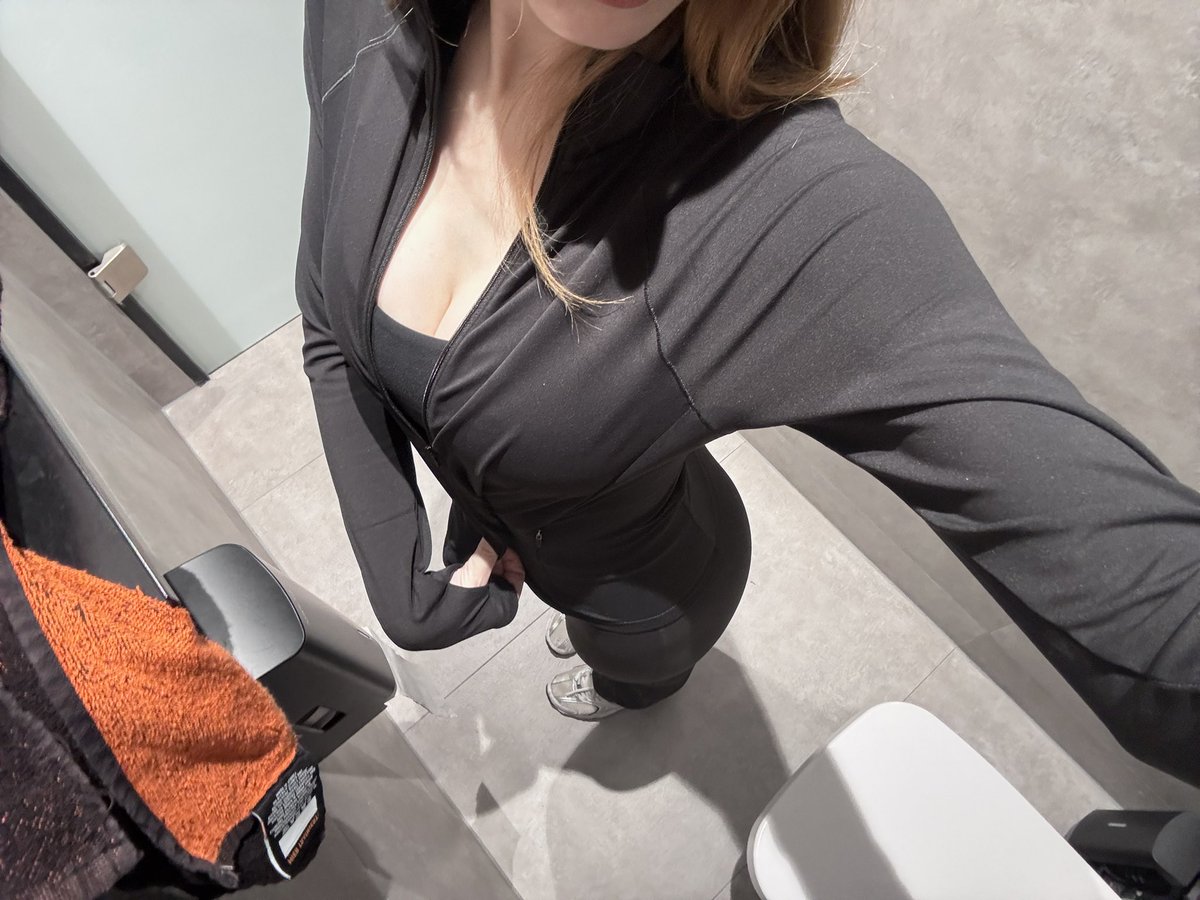 clararaexoxo's tweet photo. couldn’t help myself :( #nsfwtwt https://t.co/CwelhDayyf