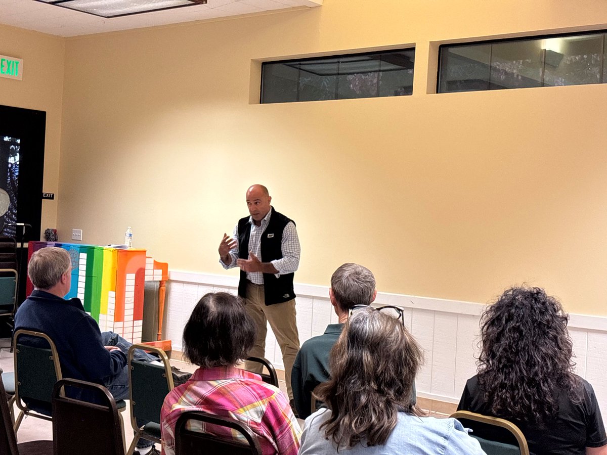 RepJimmyPanetta's tweet photo. Great to host another town hall with members of a local neighborhood association and hear directly from constituents about issues affecting our community and how I can best serve CA-19 in Congress. https://t.co/mqnVJEUUPQ