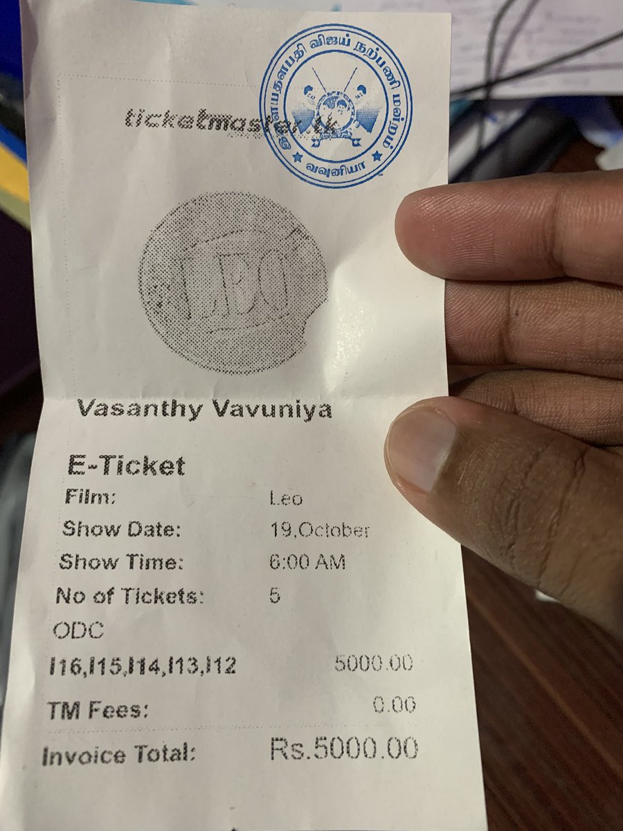 Jathees17's tweet photo. @rajakumaari @NikhilBharatan2 @7screenstudio FDFS at @VasanthyCinema 6AM show 🔥🔥
#Leo
#3YearsOfLeo
#3YearsOfHgotyLeo
#JanaNayagan https://t.co/iUQu8KCfld