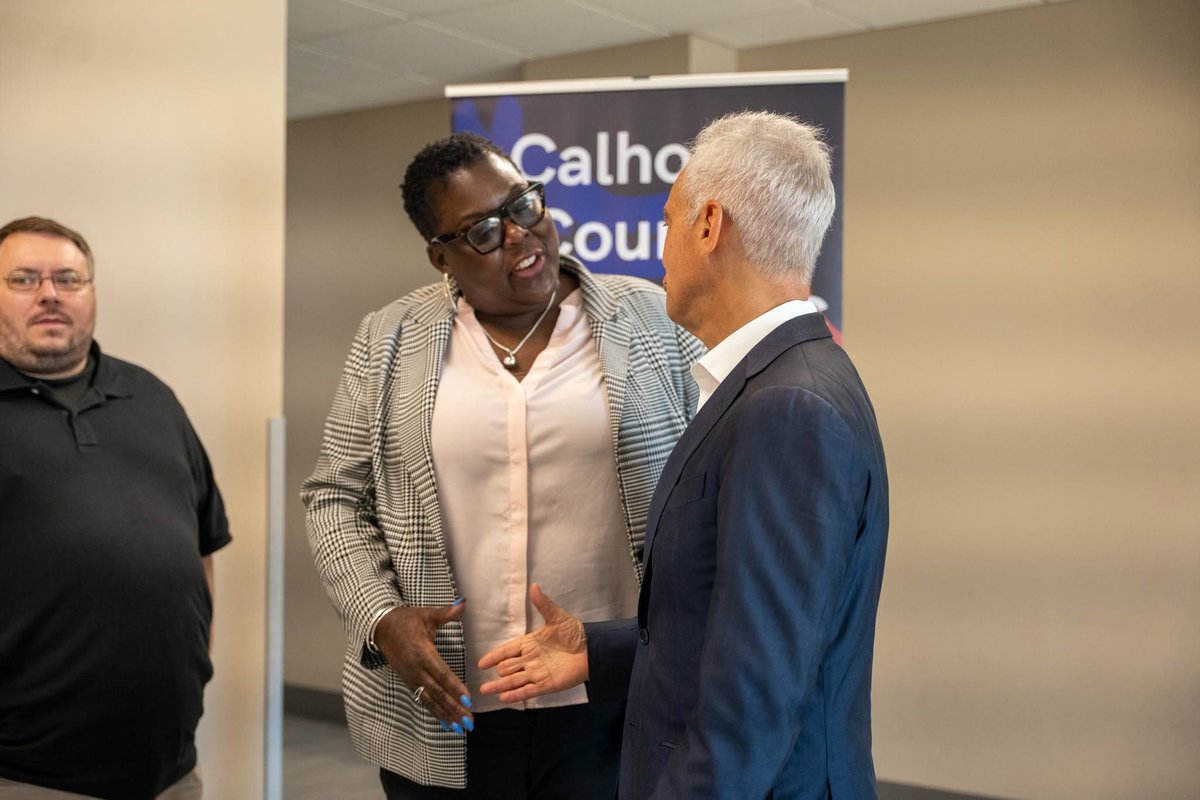 scdp's tweet photo. South Carolina had a special visitor last week! 💙

We’re grateful to Former Ambassador Rahm Emanuel for spending time with us in the Palmetto State and to everyone who came out to join us!

Another great day in South Carolina! 🚙🌴 https://t.co/sr3fHGwgBU