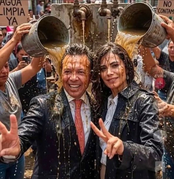 epigmenioibarra's tweet photo. Meto en el mismo saco a Maru Campos y a Pablo Lemus porque se parecen y estoy convencido de que, los dos, creyeron que con el alud de triunfos de la ultraderecha en el mundo “su tiempo” había llegado. 

A la gobernadora le salió lo traidora y al gobernador lo represor. 

Una se vendió a la CIA, luego se fingió víctima de persecución, después heroina que combate al crimen y víctima de una persecución política, más tarde Judas que entrega a su amigo. 

El otro creyó que podía dar un escarmiento a los manifestantes y ordenó reprimirlos, capturar a unos cuantos, torturarlos y refundirlos en la cárcel, luego pidió perdón y sacrificó como chivos expiatorios a 17 policías.
